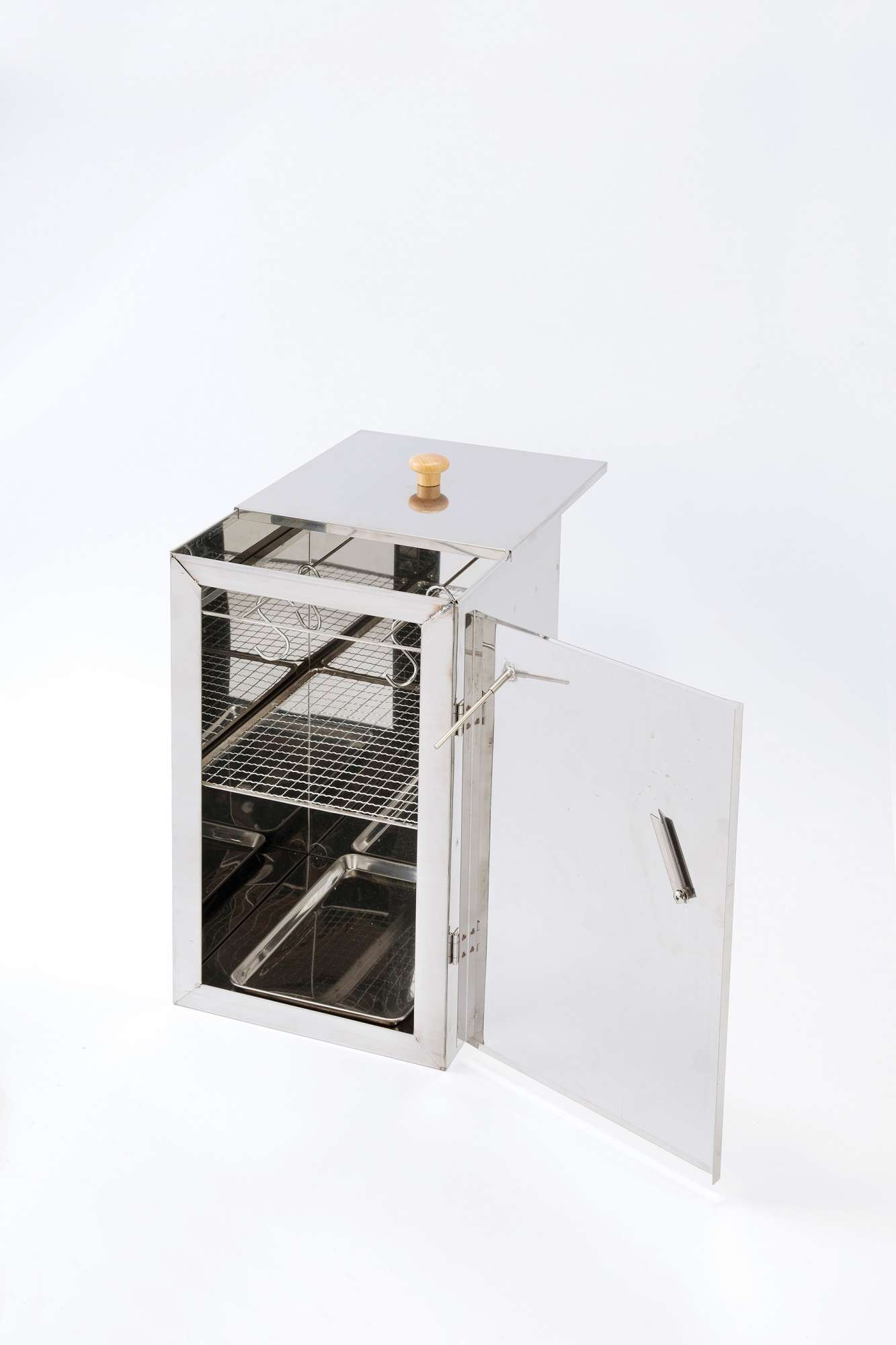  - 食材を載せる網と、食材を吊り下げるフックが付いています。 -  - 