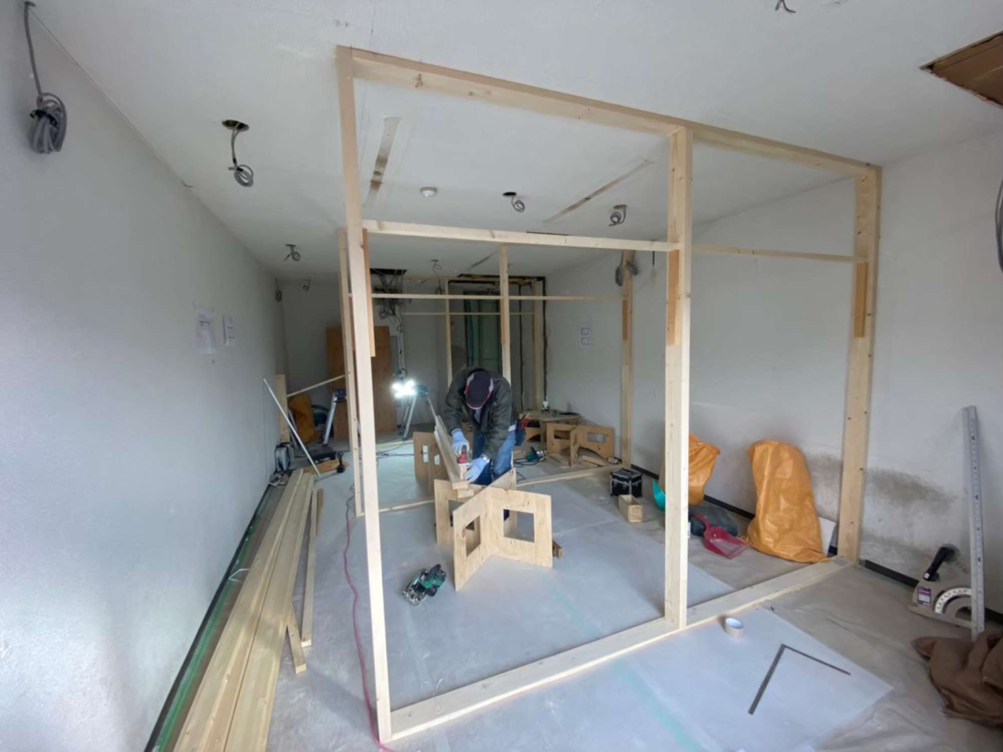 む？なにやら木の枠が備え付けられています。 -  -  - 