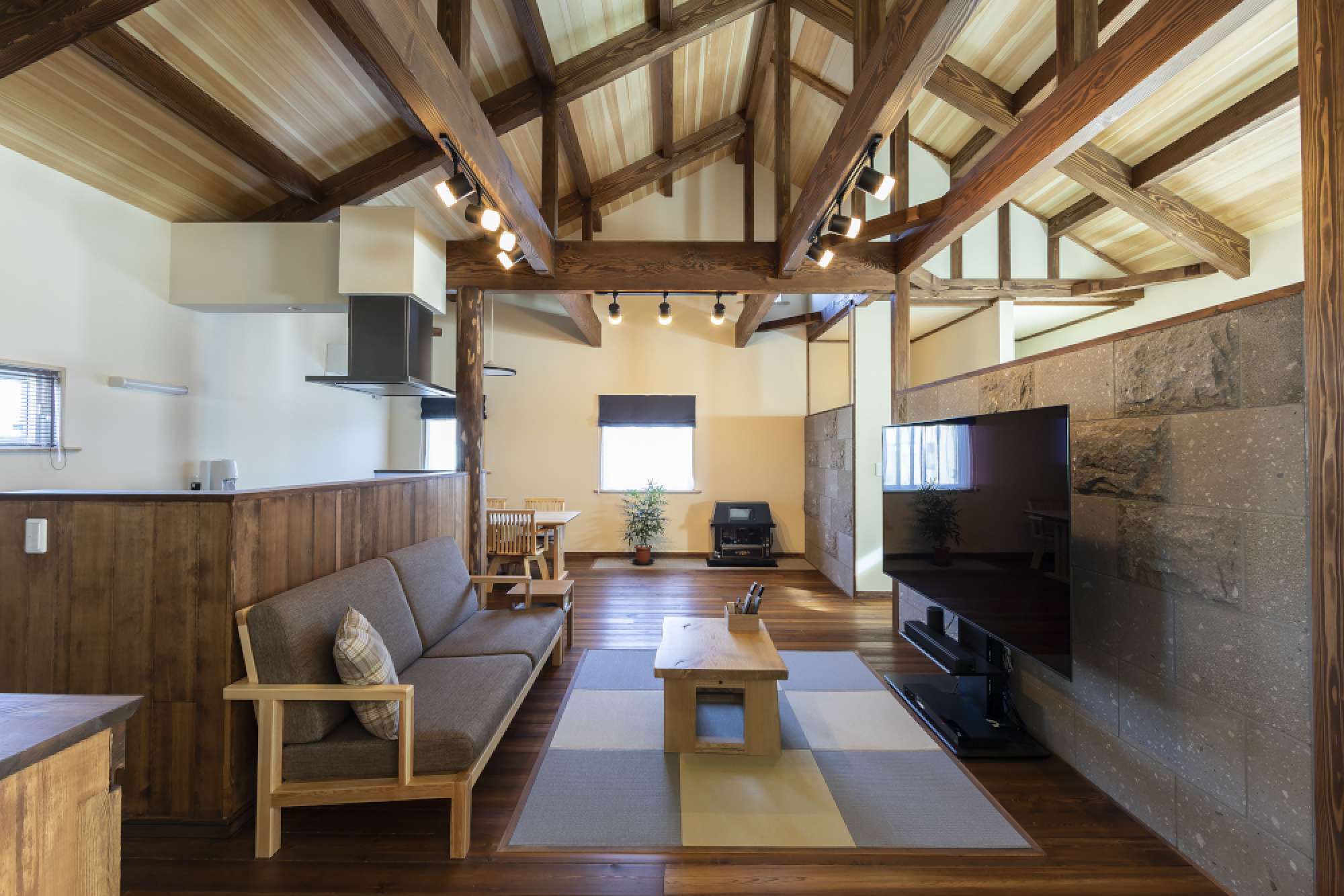 わぁっ!広い空間が どーん と。 こんな広々空間は想像していませんでした・・・ - - -