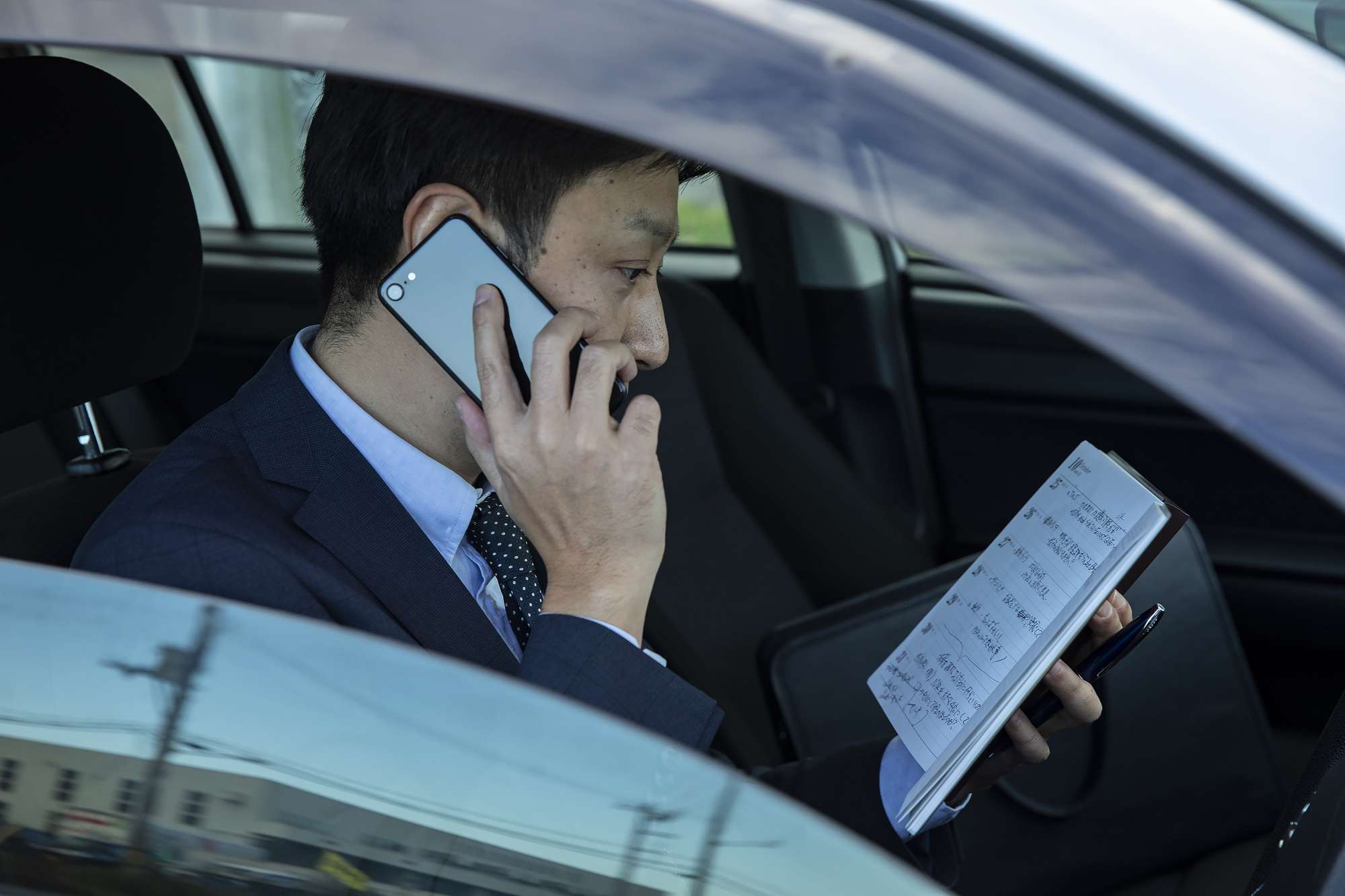 現場の状況を把握しながら、次の、その次の業務オファーに備え、応える。布川マネージャーの日々は目まぐるしく、常に臨戦態勢だ。