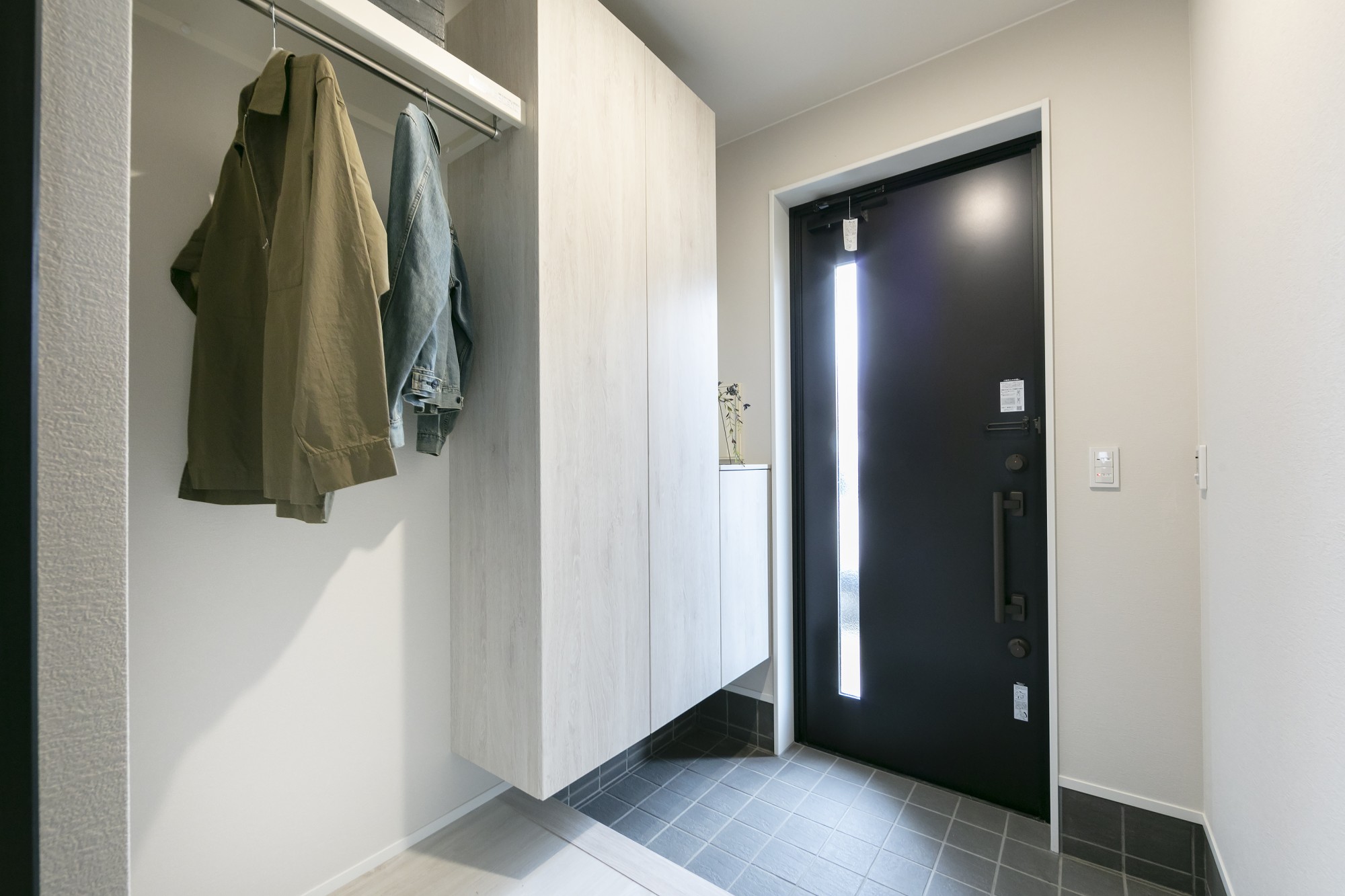 玄関ホール -  -  -