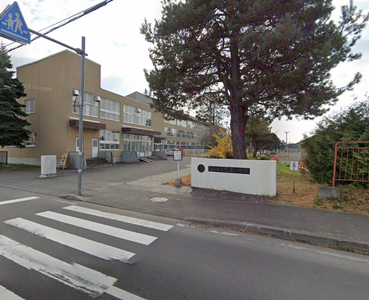 凌雲小学校 -  -  -