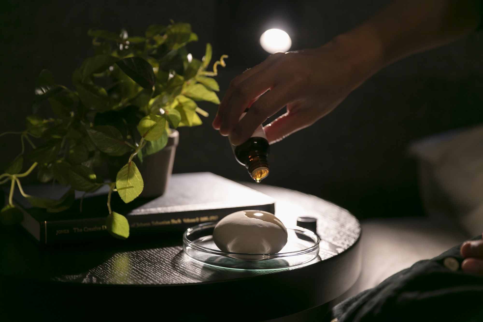  - やわらかな絨毯と、ほのかなアロマ。&nbsp;一日の終わりを、心地よく整えるベッドルーム。 -  - 