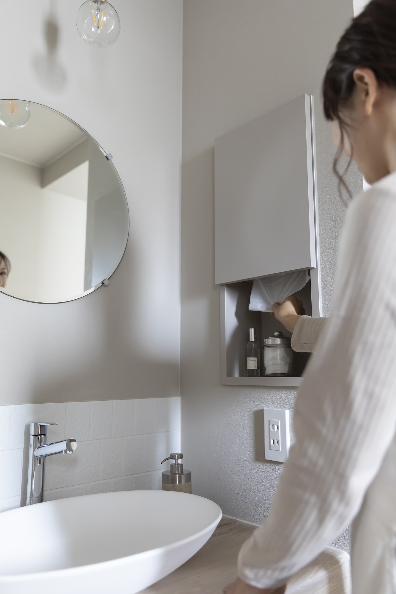  - サイド収納にはティッシュBOXも入ります。 -  - 