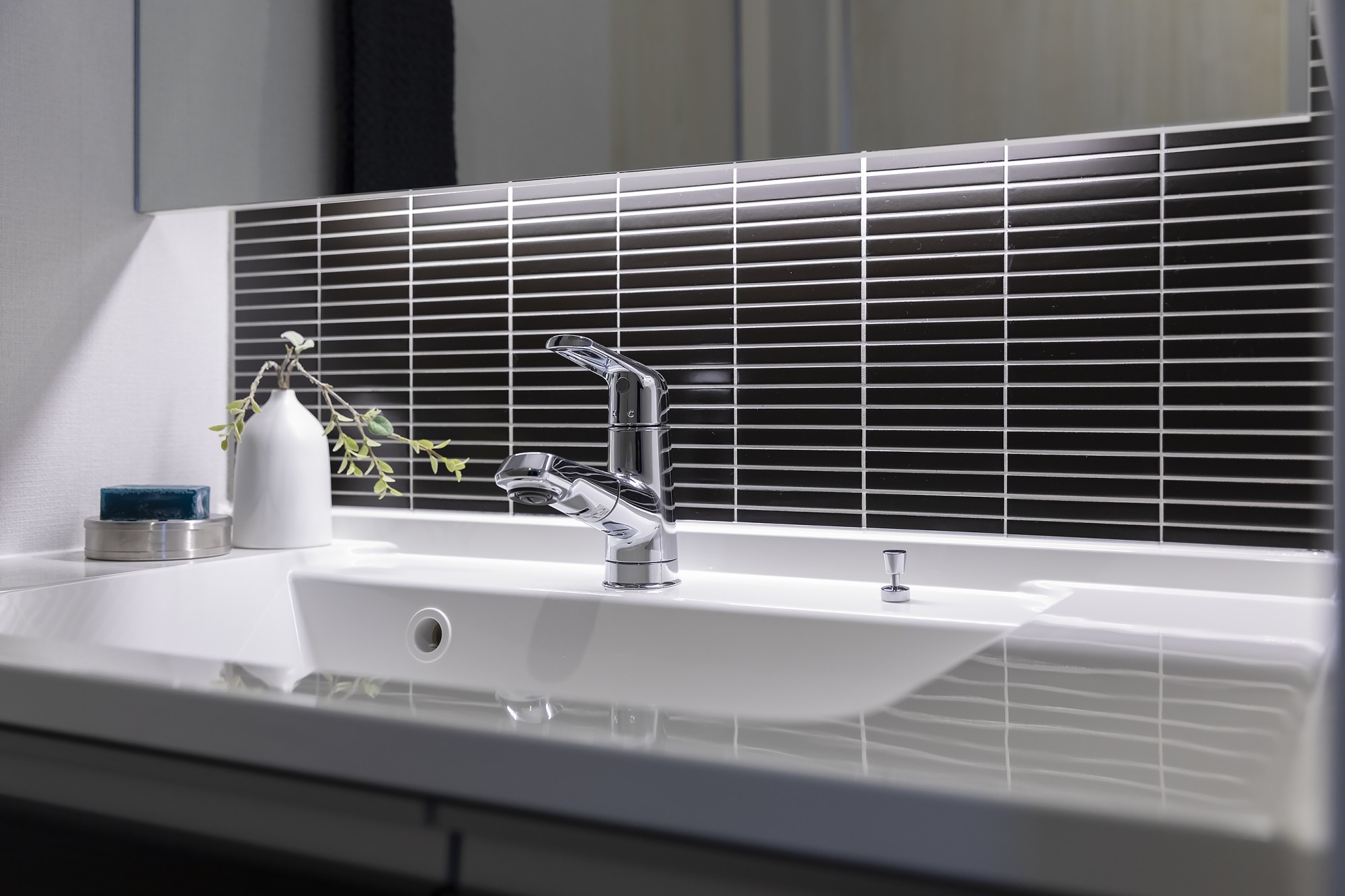 上質なホテルのパウダールームのような、生活感を消すデザイン -  -  - 