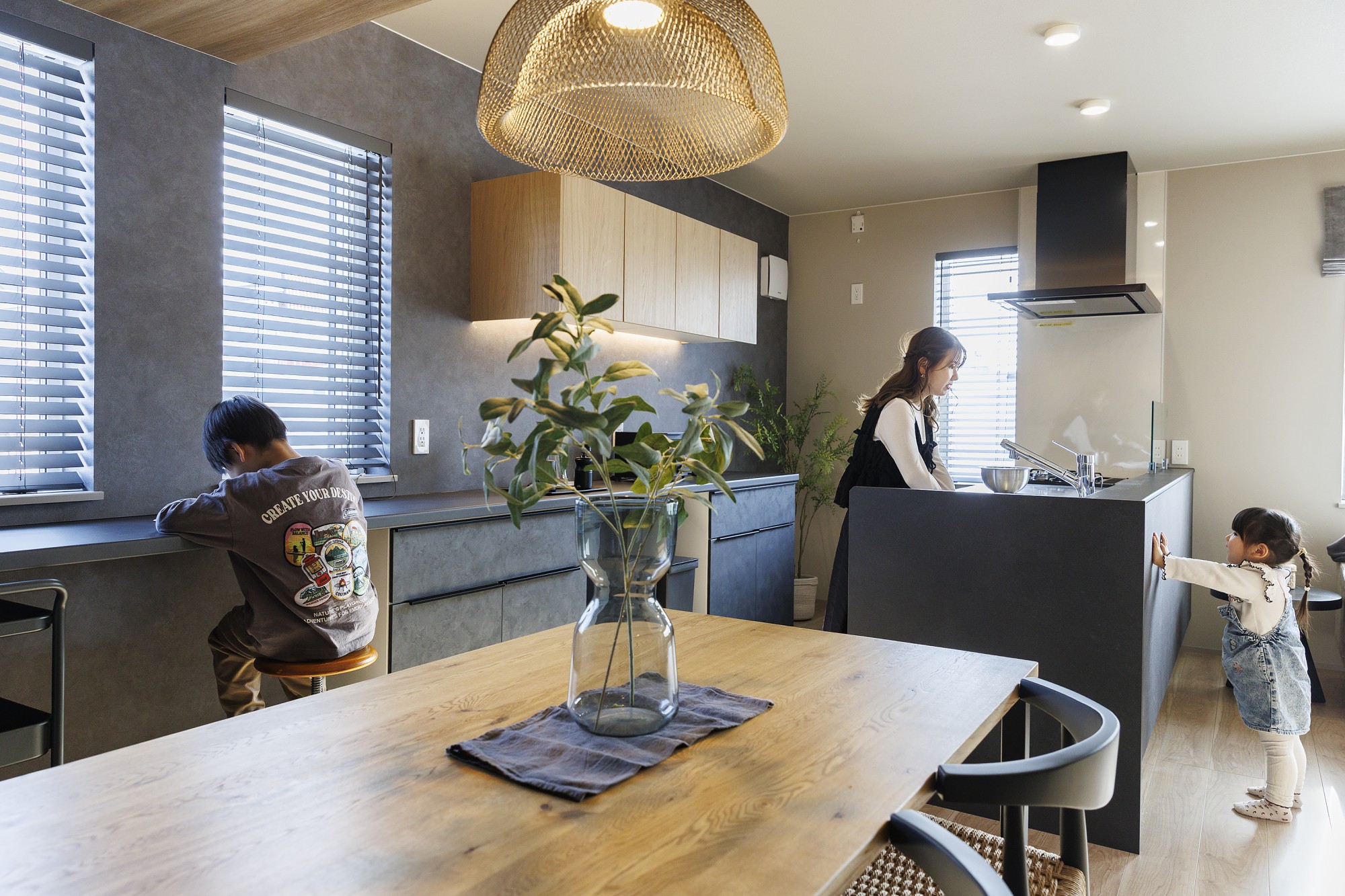 - キッチン・ダイニングとワークカウンター - -