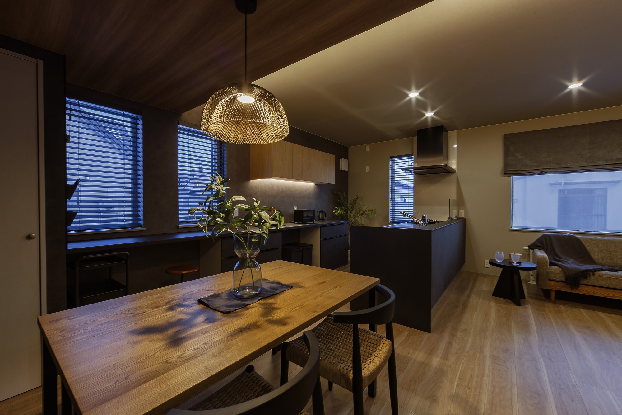 - 日が落ちてからの見学もオススメ。 - -