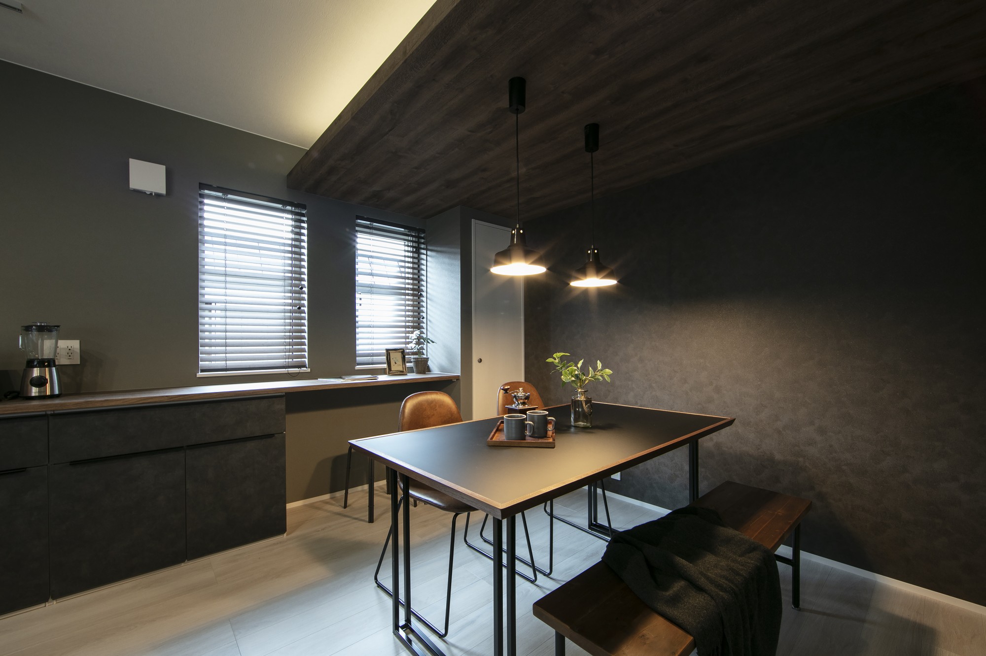 キッチン横つながりのダイニング - 家事動線を意識した家族団らんの食卓 -  - 