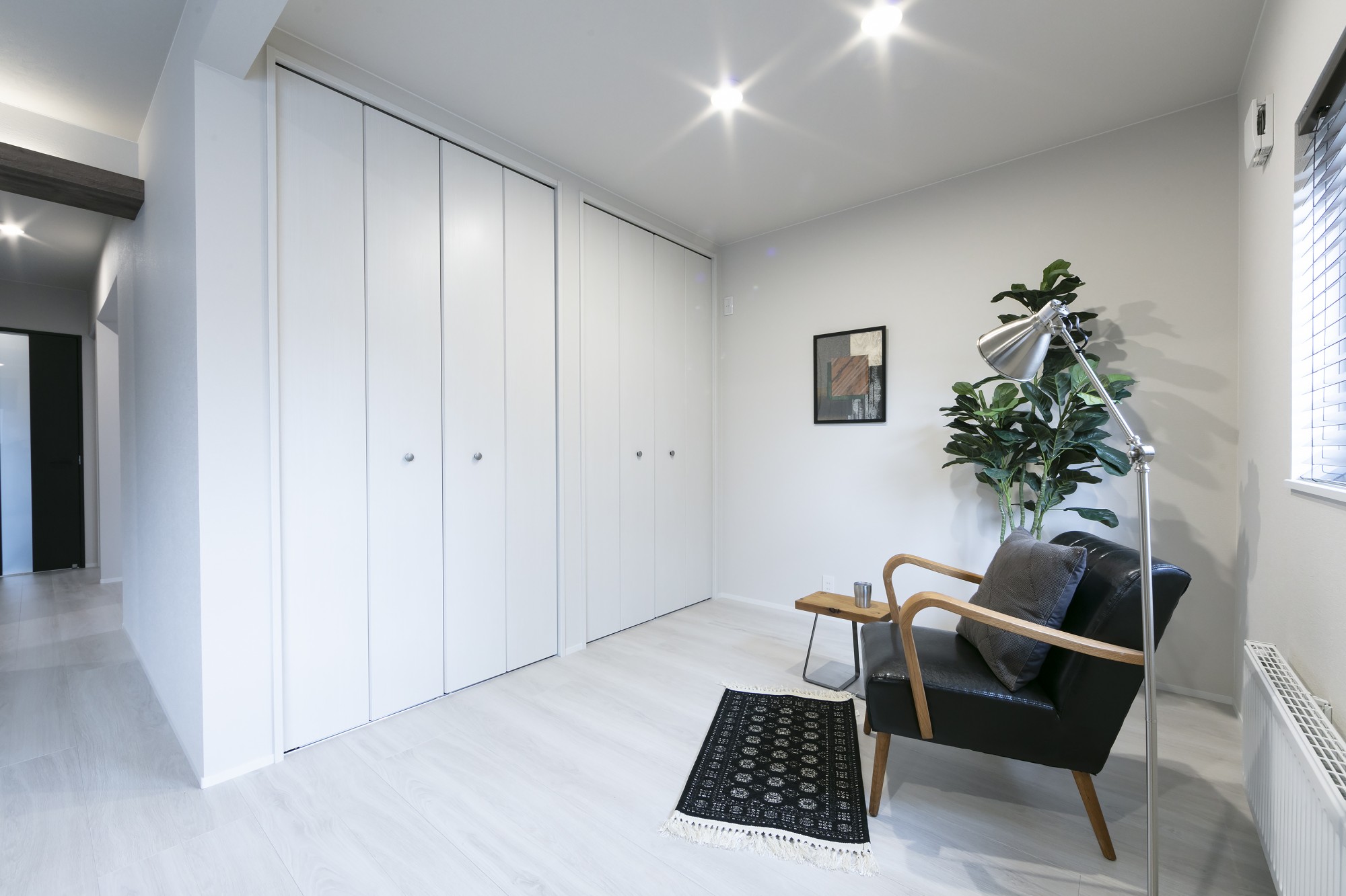 リビング繋がりのフリールーム - 4.5帖のフリールーム&nbsp;押入収納に寝具をしまっておけば客間としても利用可&nbsp; -  - 