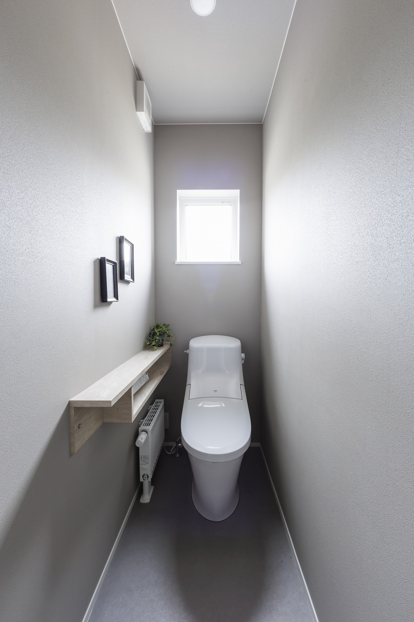 トイレ - お掃除もしやすい、フロートタイプのオープン収納。 -  - 