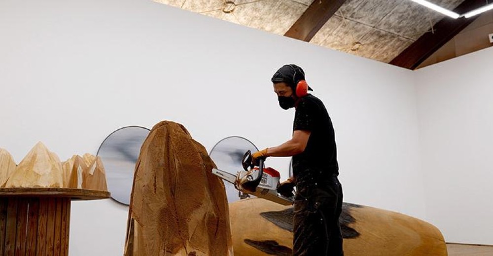 "artscape キュレーターズノート 国松希根太展「地景を刻む」が挑むもの"（2022年10月1日）