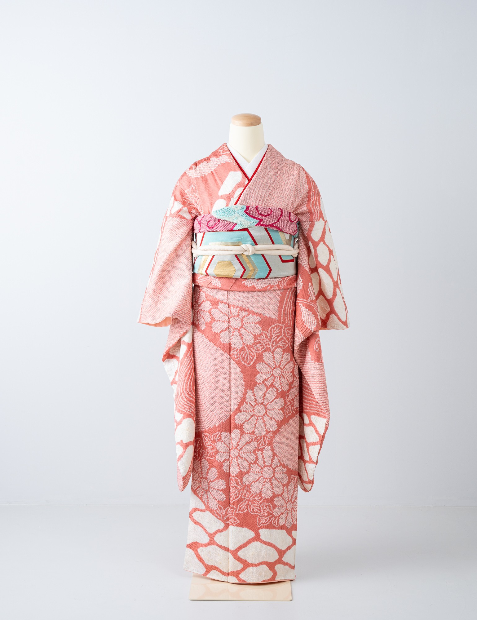 清ら［F-PK001］ - 草花と流水文様の総絞り振袖