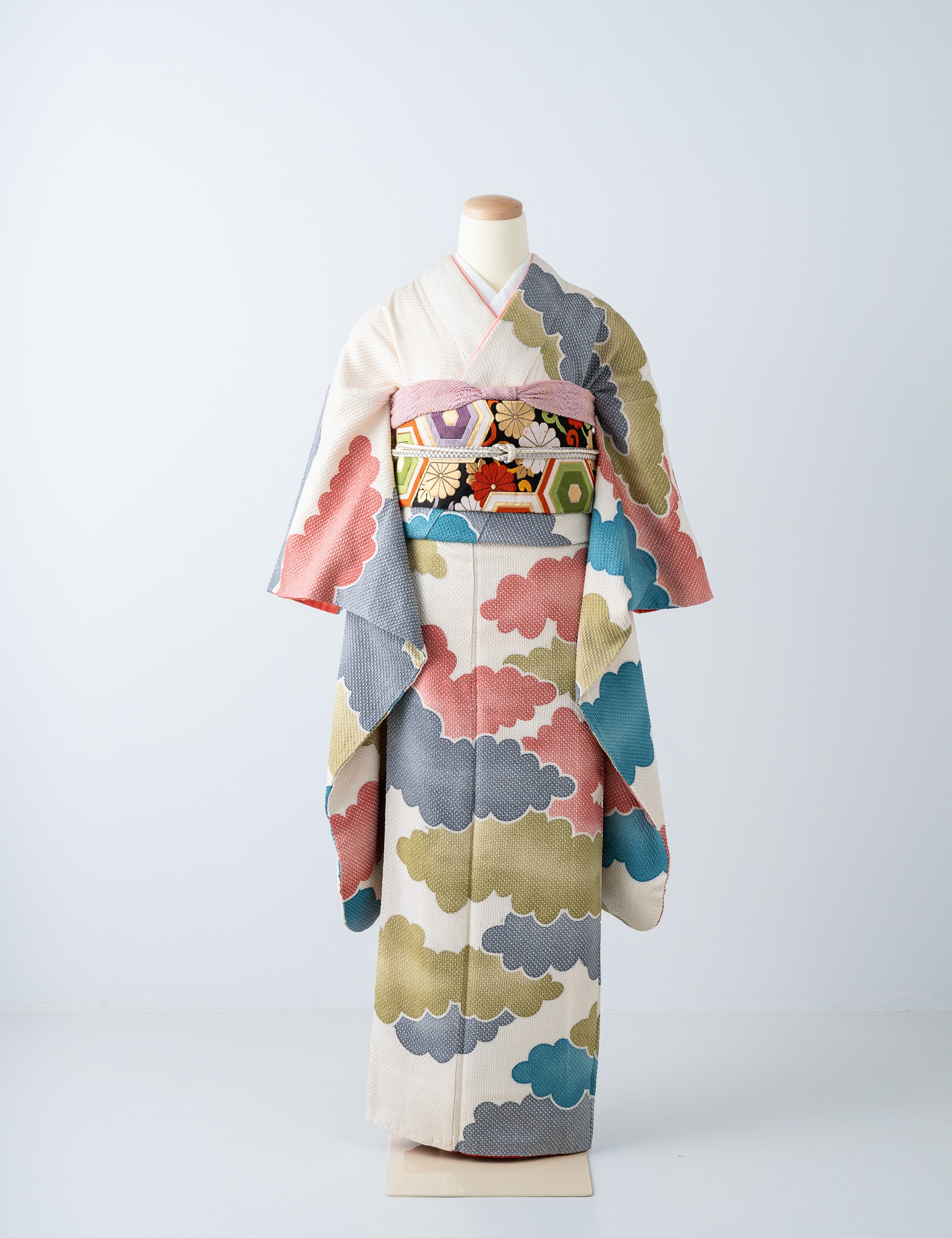 雲がさね［F-WH003］ - お洒落な雲文の総絞り振袖