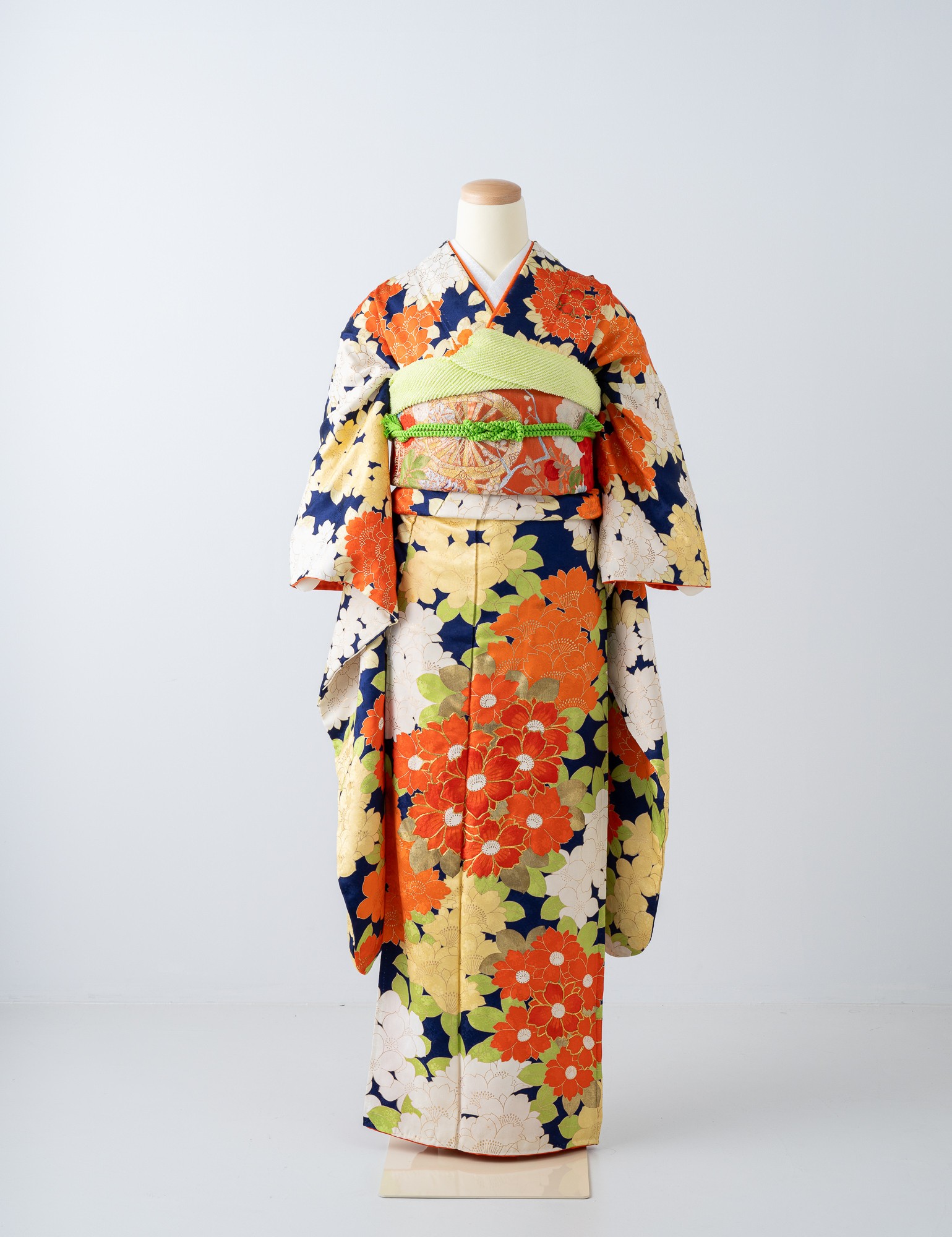 花笑み［F-NV001］ - 咲き誇る花々の可憐な振袖