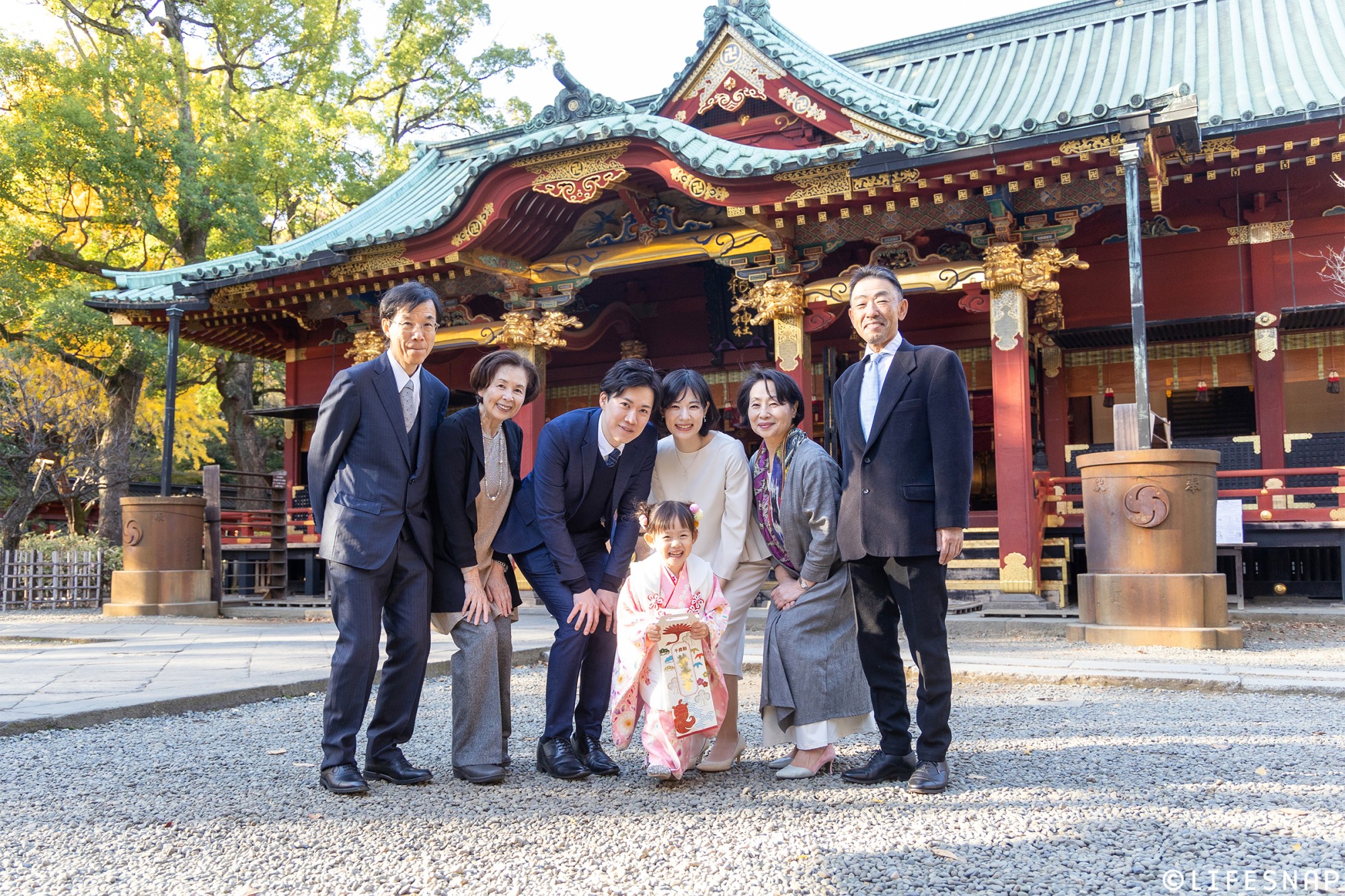 ▷本殿前でご親族揃っての1枚◎