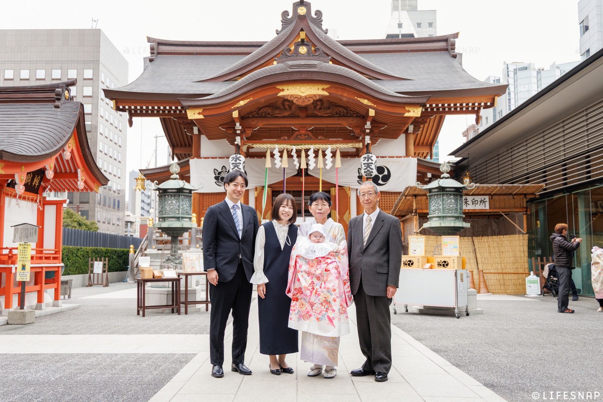 【2ロケーションコース】神社とお食い初め、2か所で撮影 | LIFESNAPのお宮参りの写真