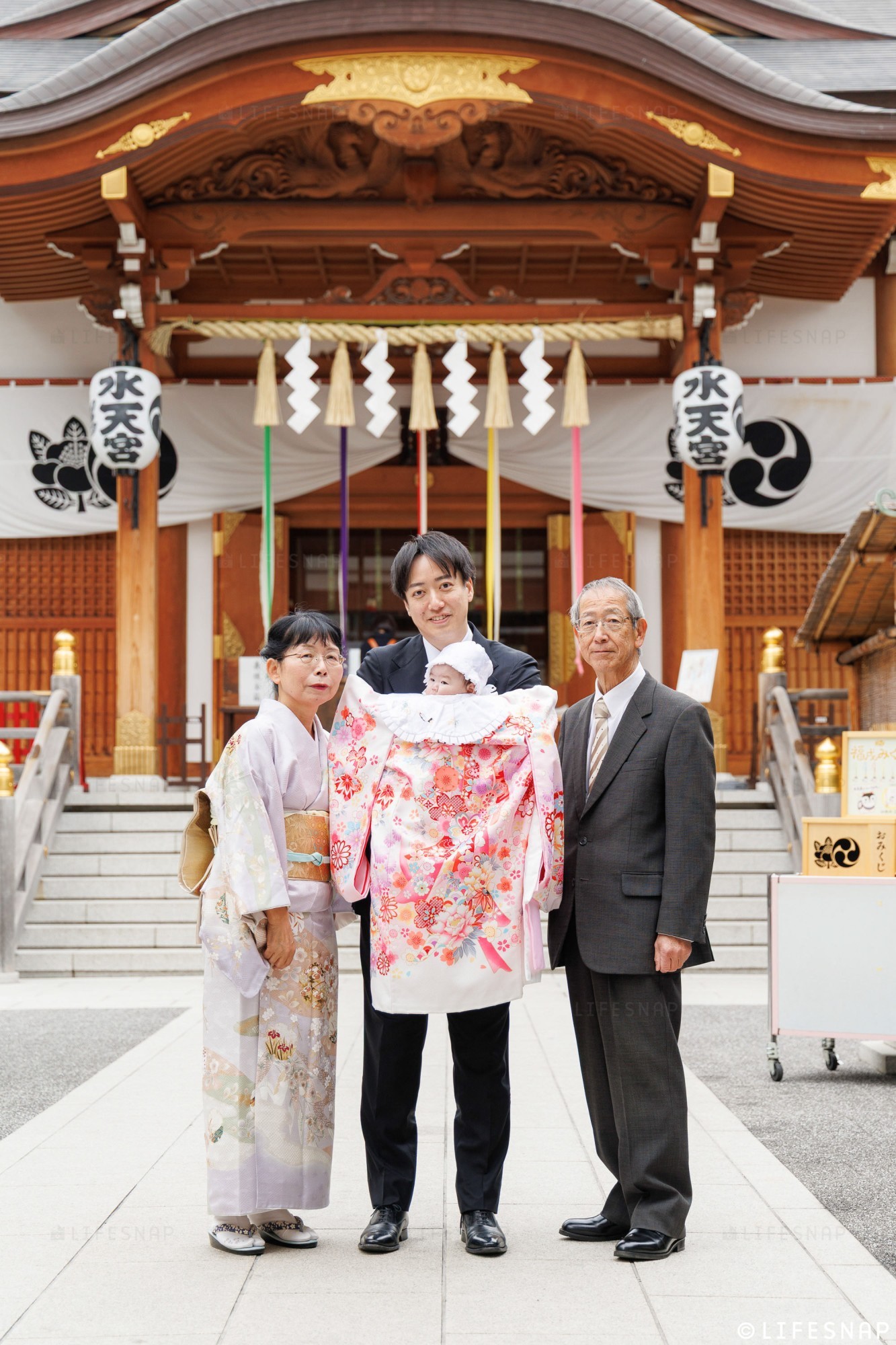 【2ロケーションコース】神社とお食い初め、2か所で撮影 | LIFESNAPのお宮参りの写真