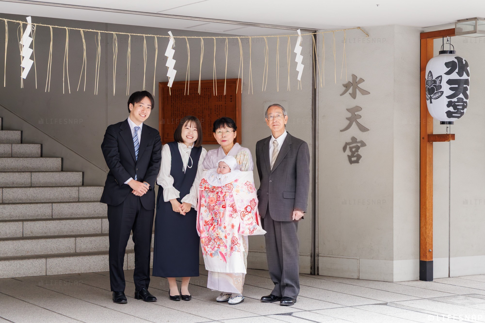 【2ロケーションコース】神社とお食い初め、2か所で撮影 | LIFESNAPのお宮参りの写真