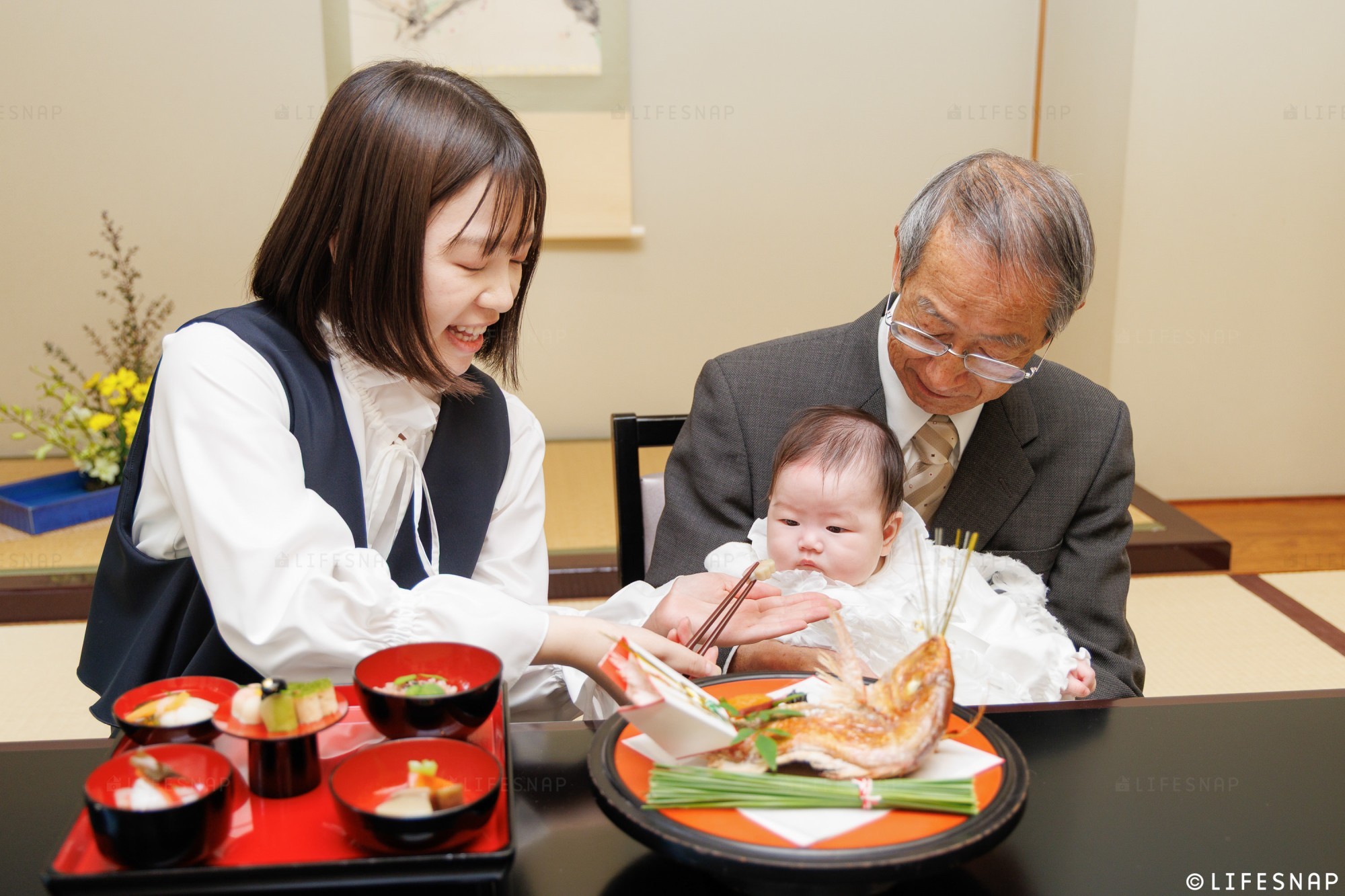 【2ロケーションコース】神社とお食い初め、2か所で撮影 | LIFESNAPのお宮参りの写真 1