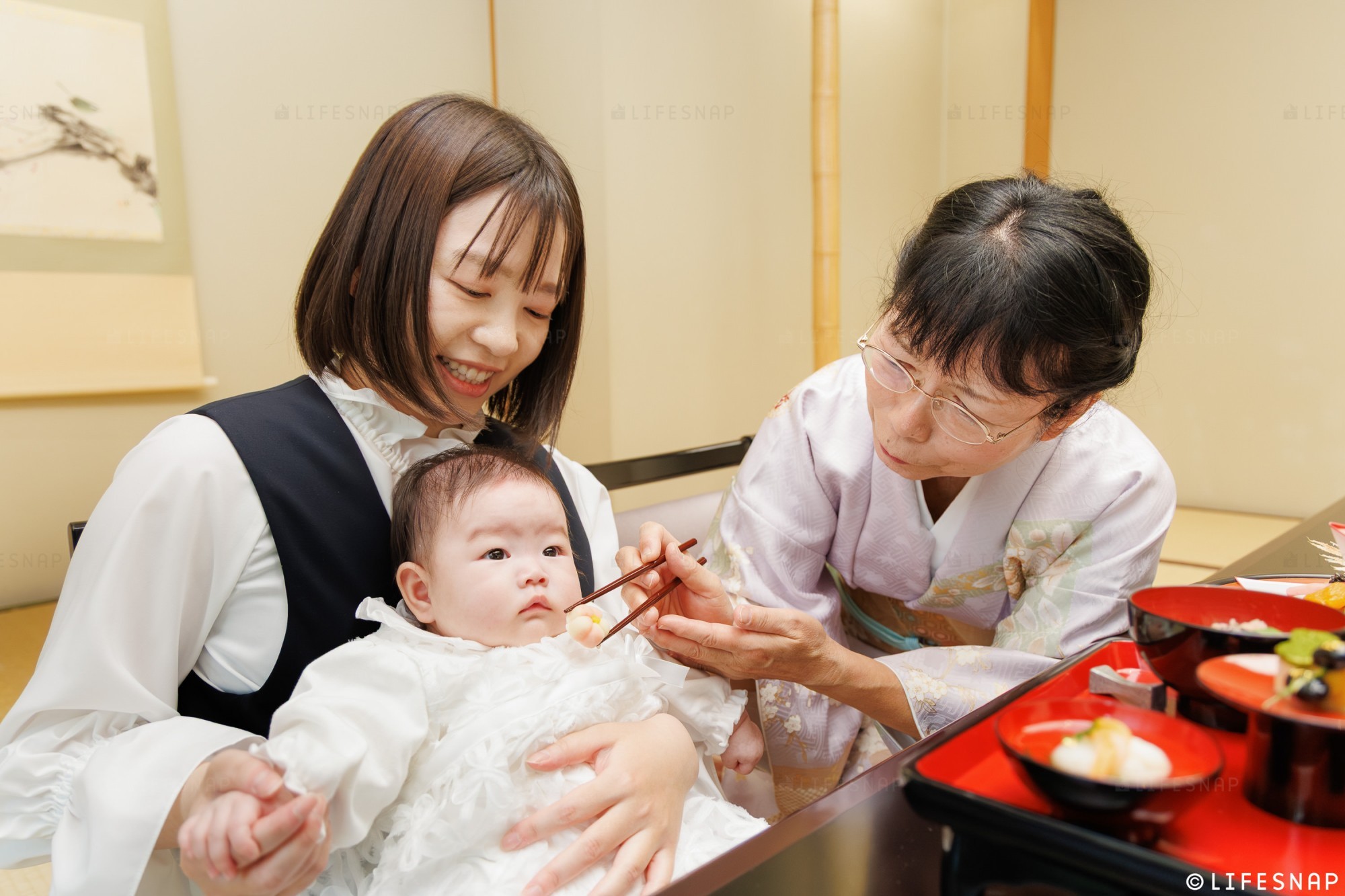 【2ロケーションコース】神社とお食い初め、2か所で撮影 | LIFESNAPのお宮参りの写真 3
