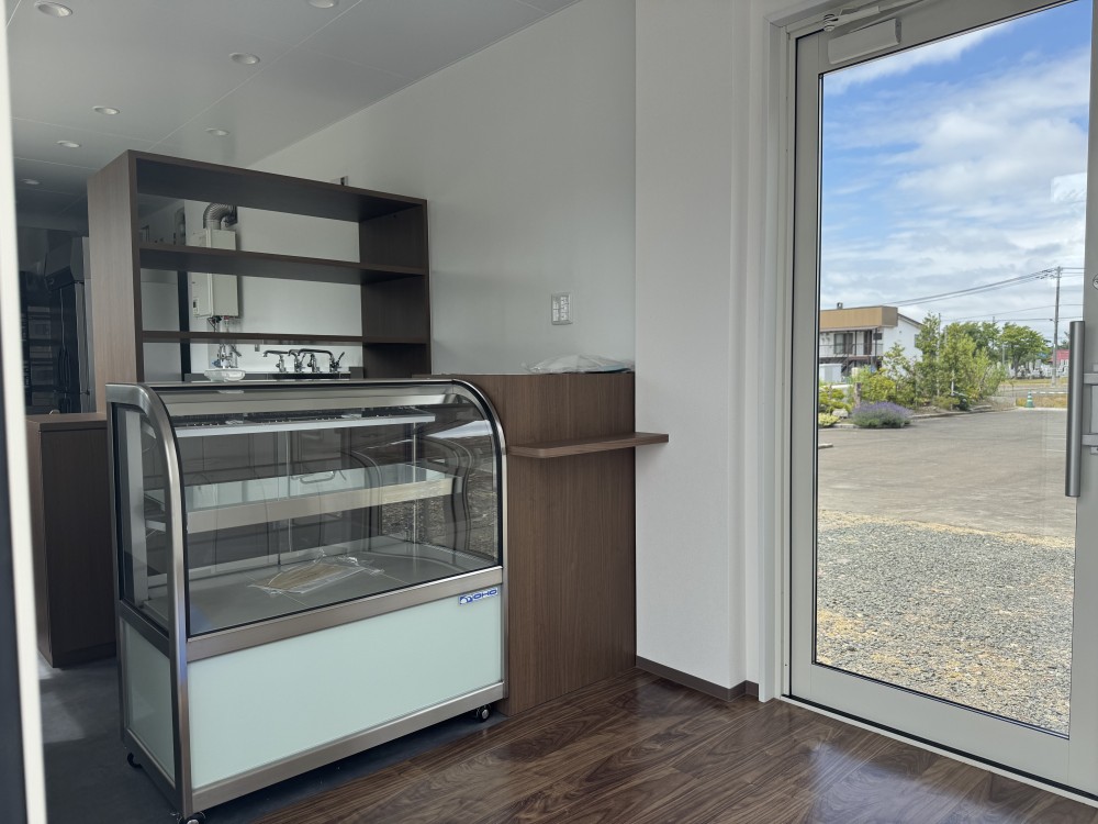 店舗「Sweets & Bread CREAM」／北海道岩見沢市