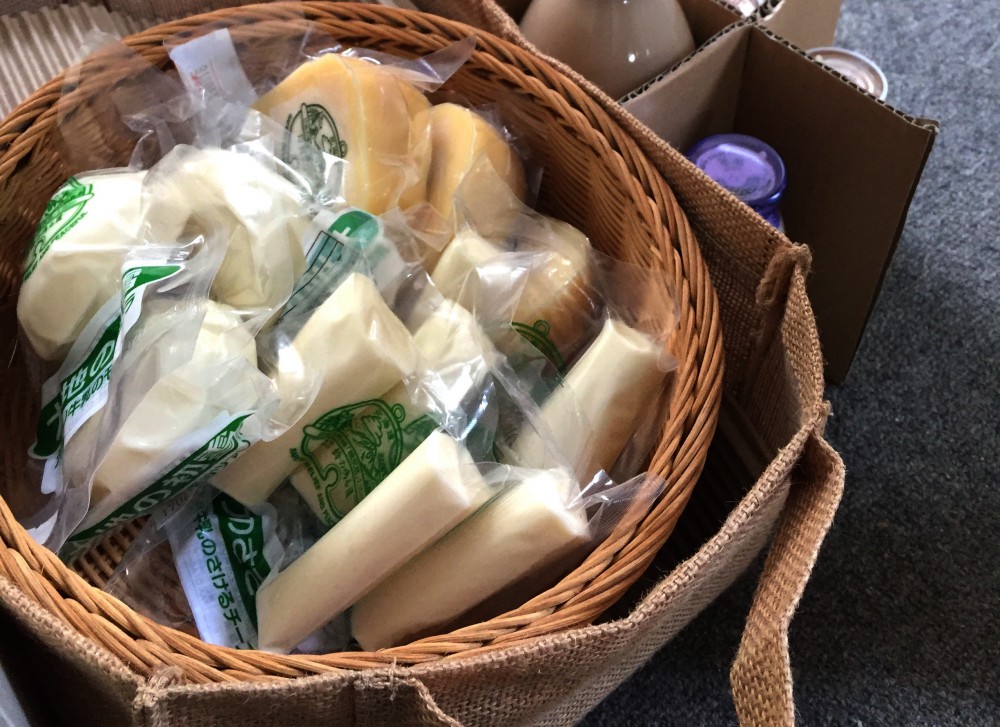  - 塩分を控え、ミルクの味を大切にしたモッツァレラ。&nbsp;&nbsp;岩塩がよくあい、&nbsp;オリーブオイルのフレッシュさをひきたてます。 -  - 