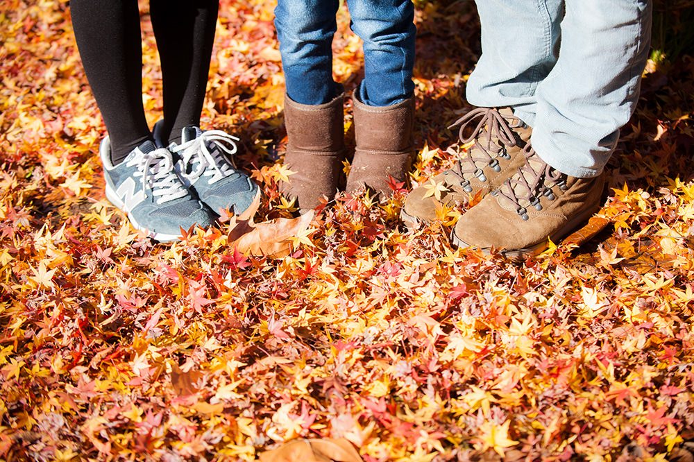  - 3人の足元には 秋色もみじのフカフカ絨毯