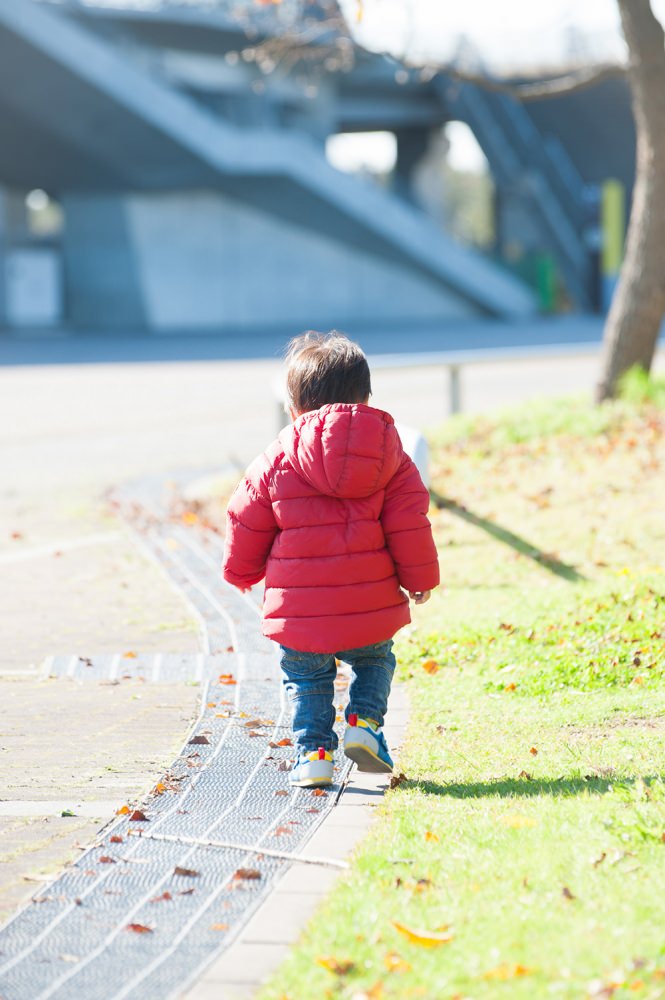  - 先をかけていく男の子の　後ろ姿を見つめながら&nbsp;「ああ　大きくなったなぁ」　と&nbsp;ご両親は　その成長を実感されていらっしゃることでしょう