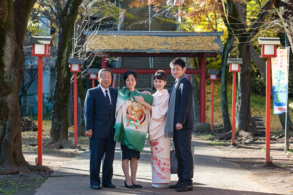  - 12月上旬の晴天&nbsp;東京都町田市の　町田菅原神社にて　お宮参りの撮影です