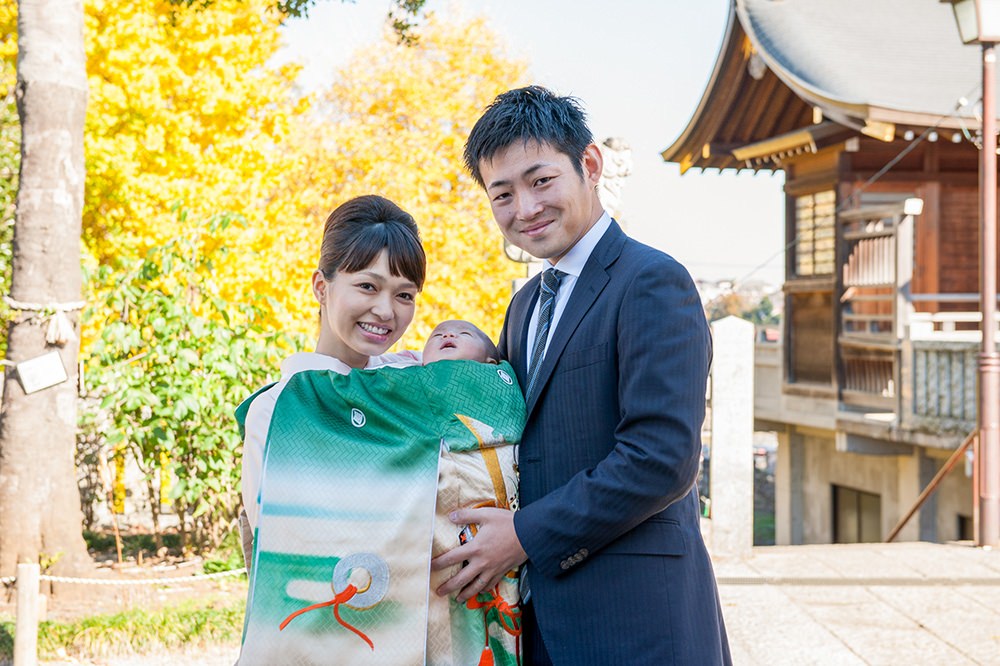  - 場所を変えて　1枚&nbsp;黄葉をバックに　喜びに輝いた素敵な笑顔です