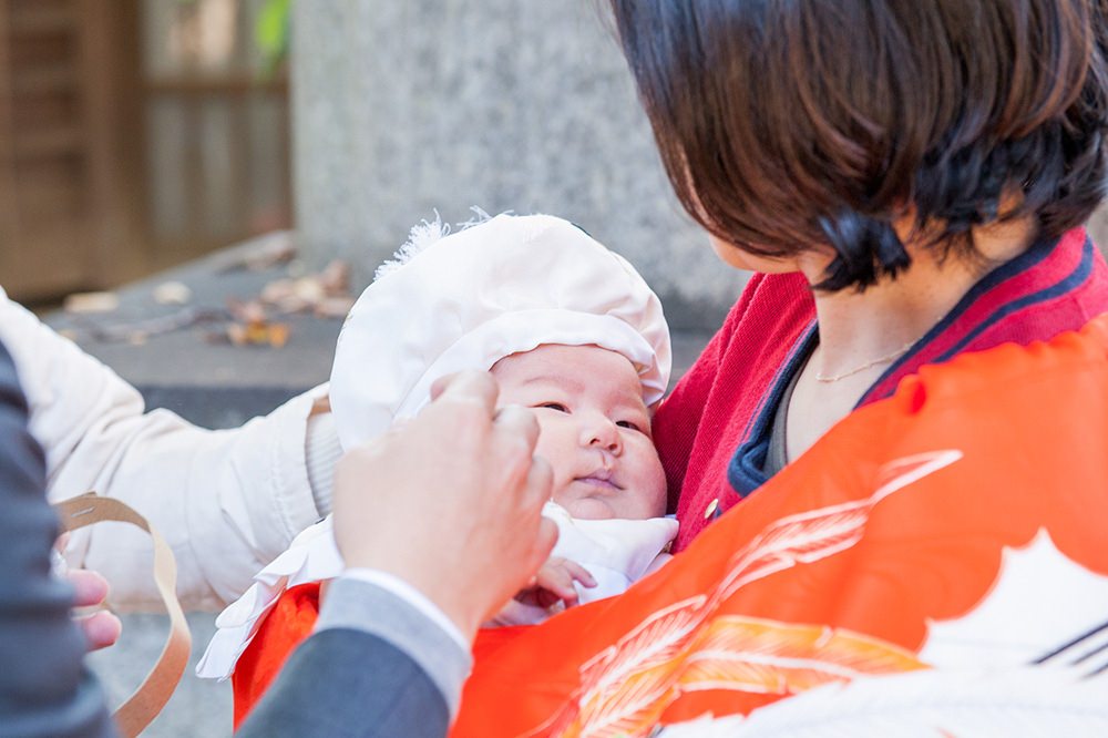  - お父さん　お母さん　おばあちゃんにも手伝ってもらって&nbsp;真っ白いお帽子とよだれかけを　つけてもらいました
