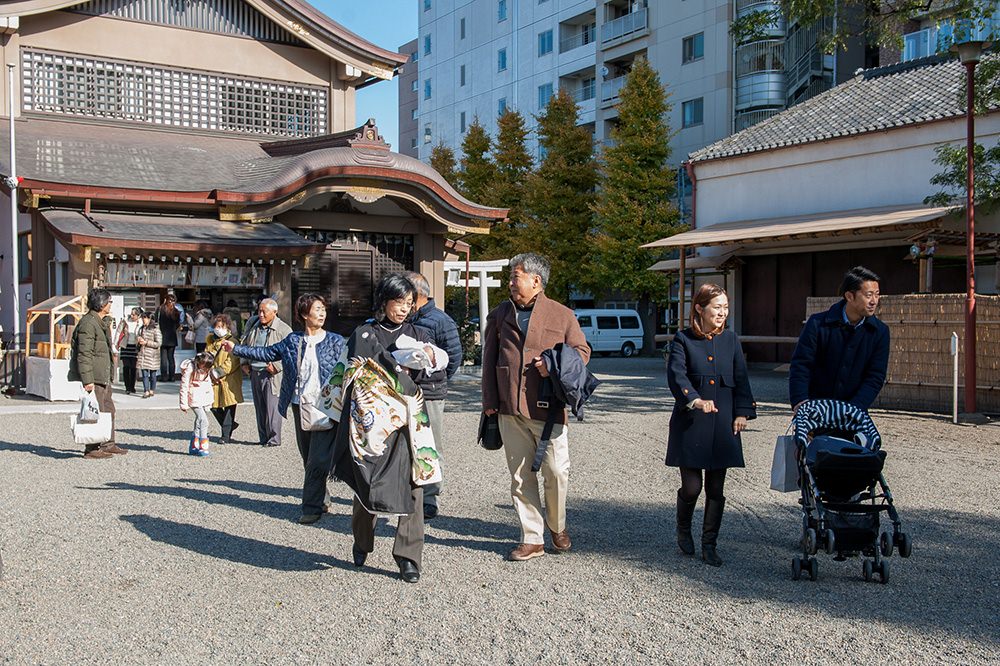  - ご祈祷も無事終わり　本殿前へと移動します