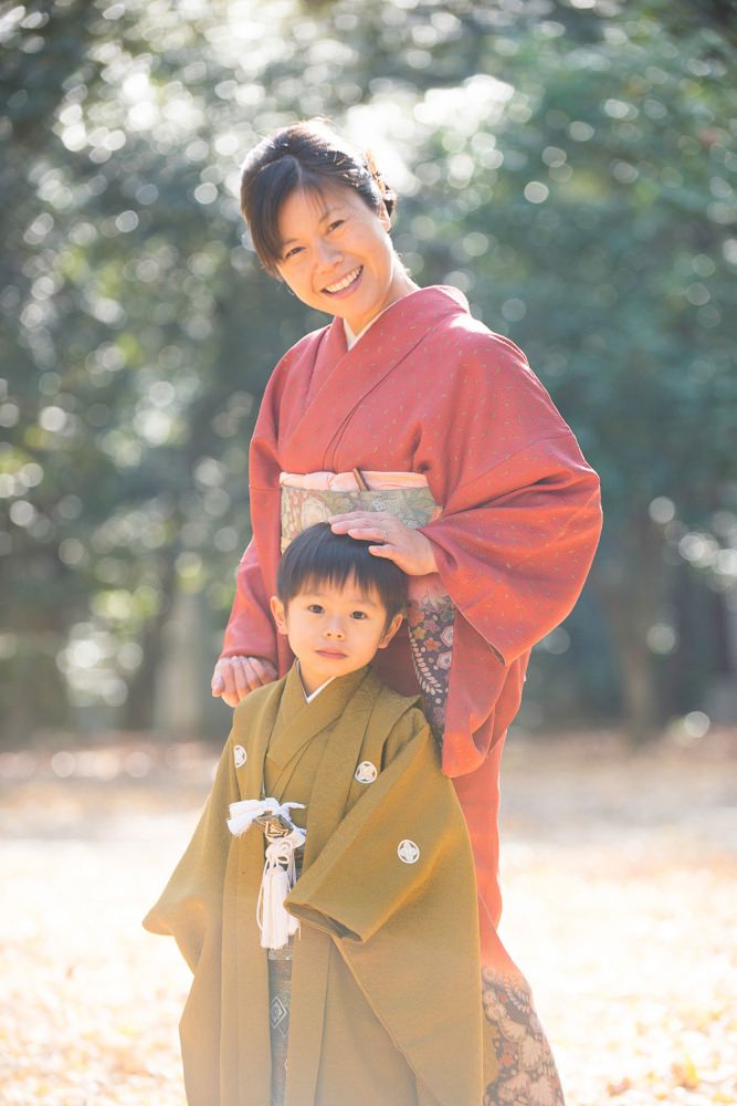  - 大好きなお母さんと二人であ！お母さんの手！さっきのどんぐりを　大事に預かってくれていたんですね