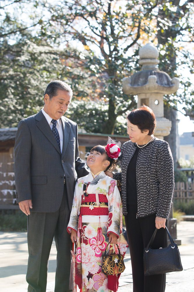  - 優しいおじいちゃんおばあちゃんと一緒に&nbsp;とても嬉しそう