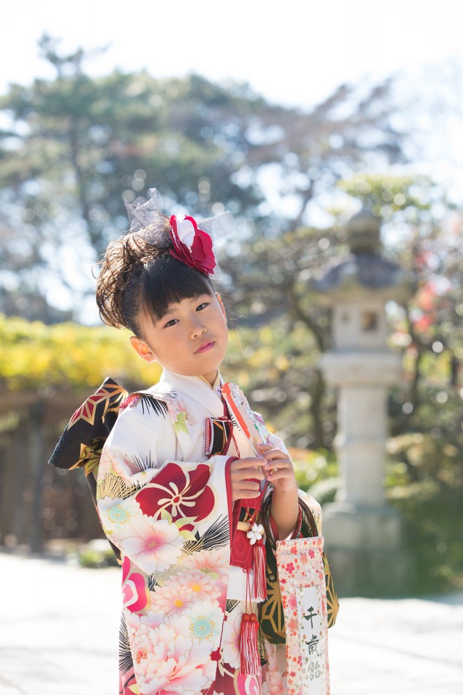  - 首をかしげて可愛らしいポーズや