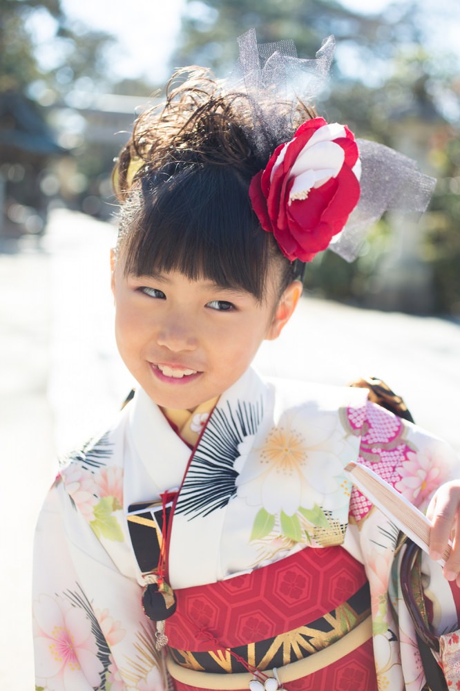  - 目線をはずした　流し目の表情