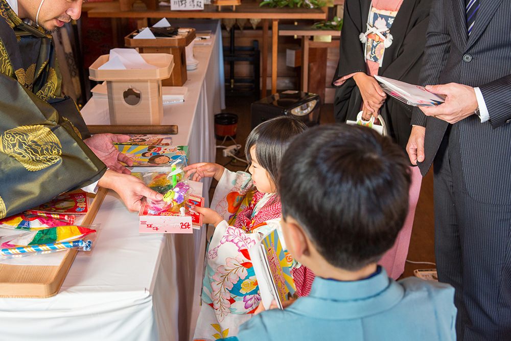  - 宮司さんからのお祝いをいただき…