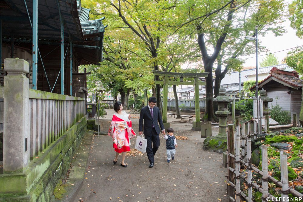 - ご自宅でのお食い初めへと向かいます - -