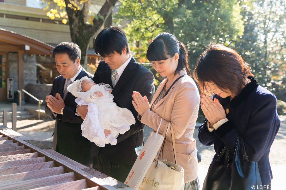 - たくさんの願いをこめて、お祈りをしました - -
