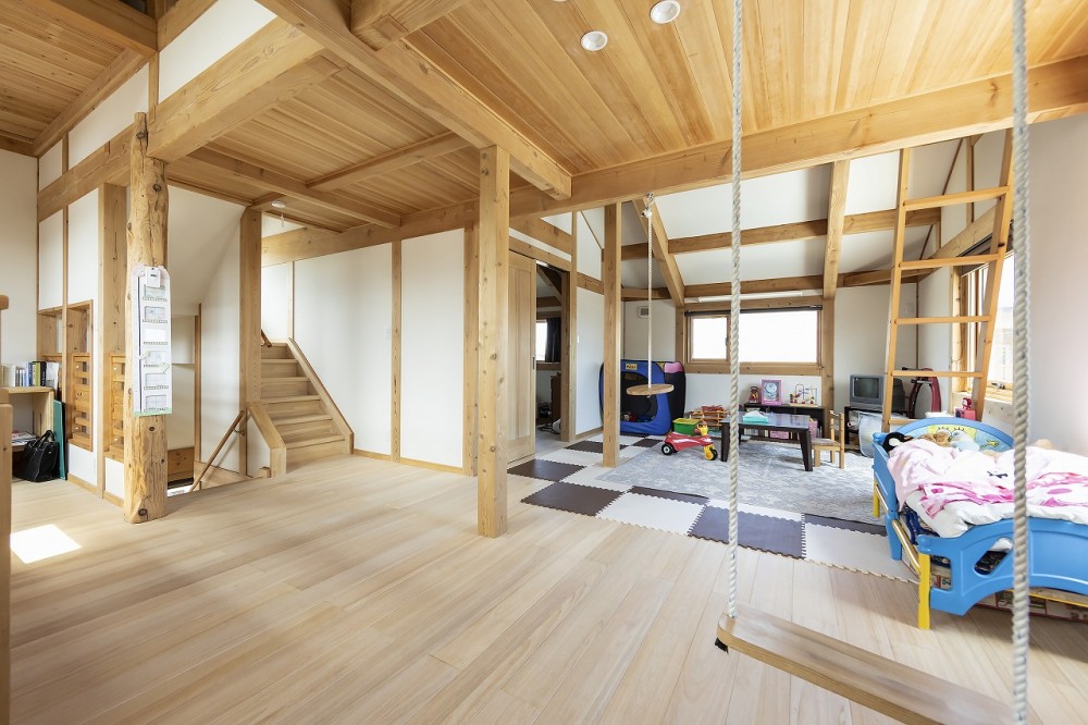 二階こどもスペース。 - お手製ブランコやロープを取付し冬場でも体を動かせます！ -  - 
