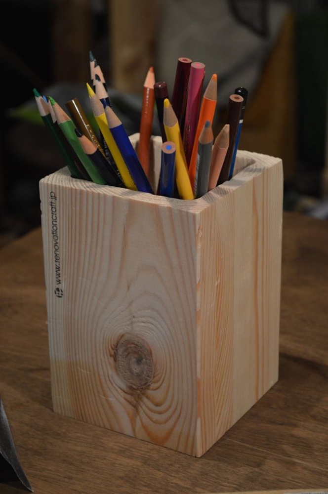  - ノミと金槌で中をくりぬいてペンホルダーにしました。 -  - 