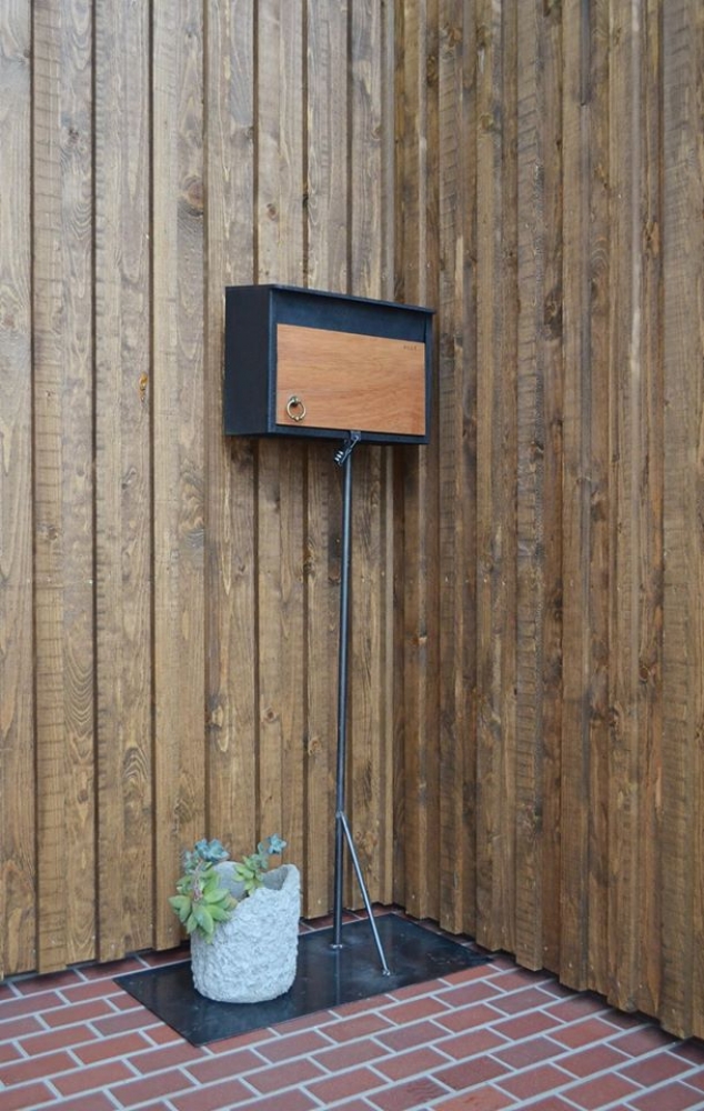 < RENOVATION CRAFT × SCHOOL BUS × PEACE FLOWER WORKS >