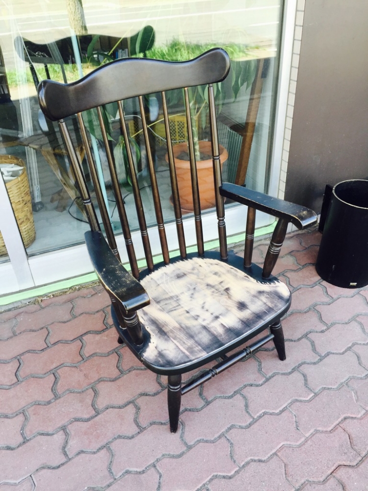  - 余計なものを取り除き、座面をヤスリがけ -  - 