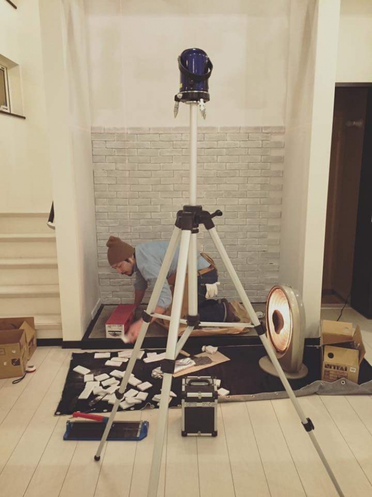  - 最後の仕上げは弊社2人でタイル貼りです。 -  - 