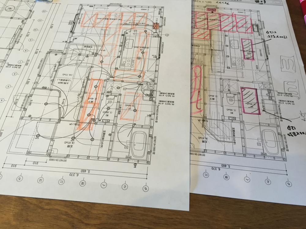  - 職人さんと床暖パネルの打合せ。少々無理を言って苦労して考えて何とか納まりそうです。 -  - 