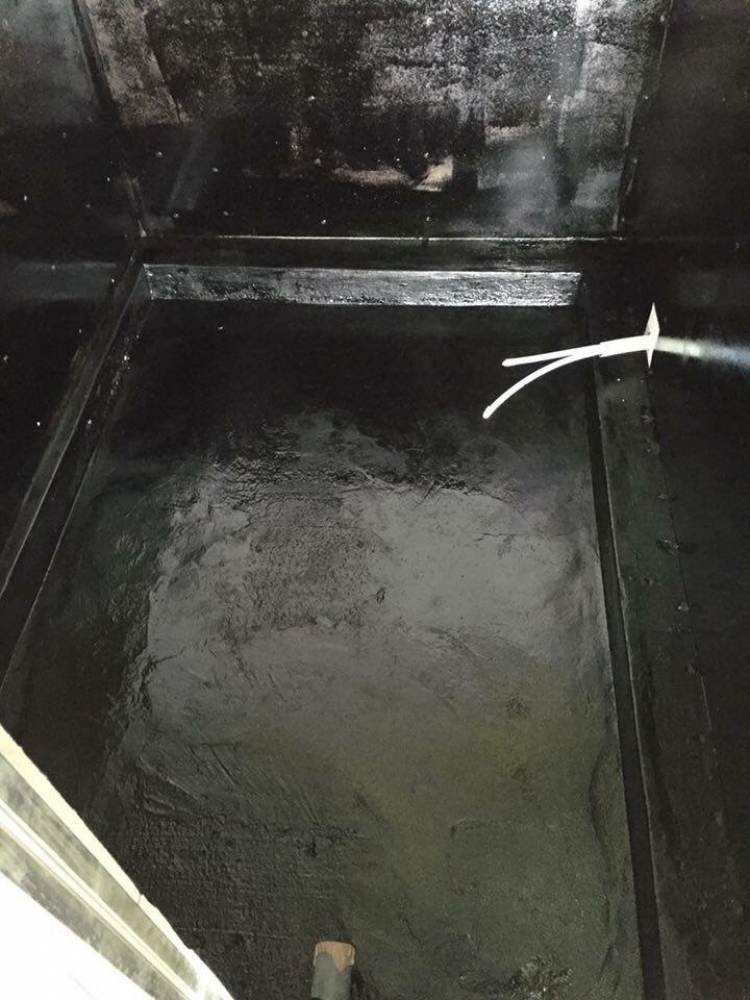 - 給湯、追い炊き用の配管を設置。浴槽内に設置する循環アダプターでお湯の調整すべてを行う設備計画。 - -