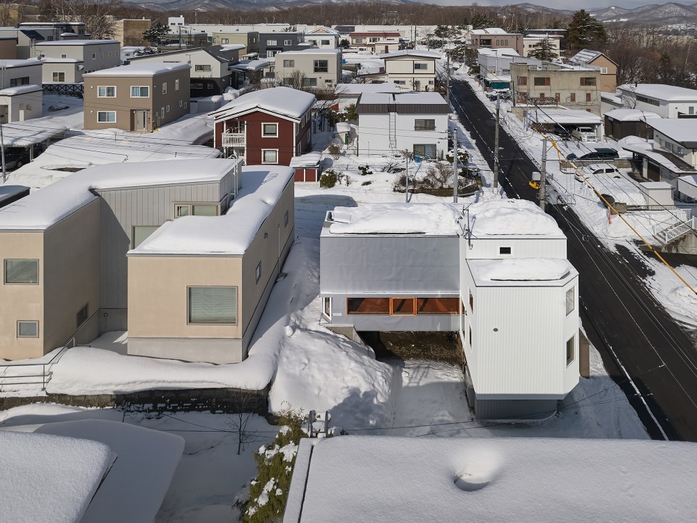 地と橋 - 北海道札幌市 / 2024 - Ground and Bridge - Sapporo, Hokkaido / 2024